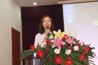 副总经理郑朝霞女士做《2012年上半年工作汇报》